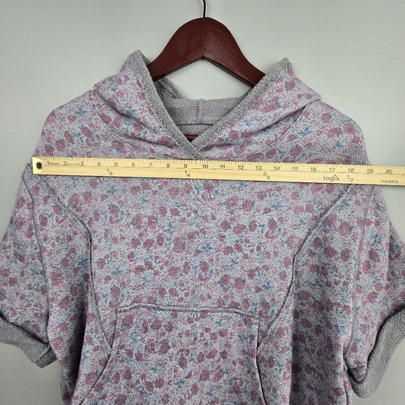 We The Free Distressed Floral Print Short Sleeve Hoodie Gray Pink Womens Size XS - Picture 5 of 8